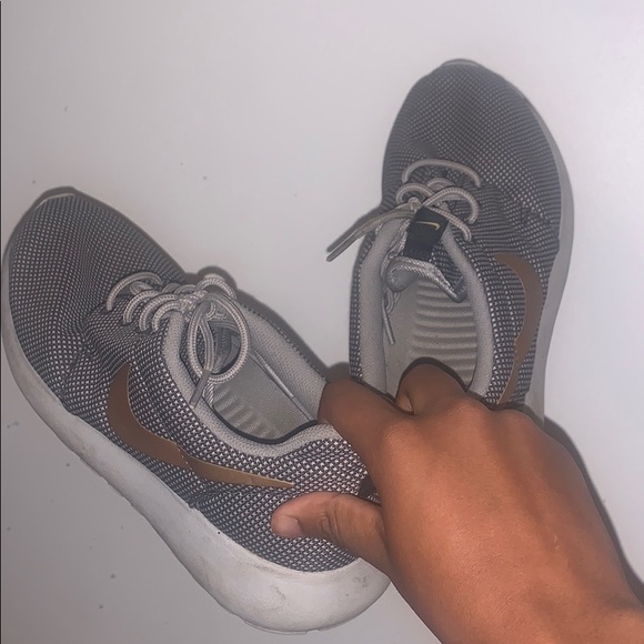 Gray Roshe Nike Shoes - Picture 3 of 3